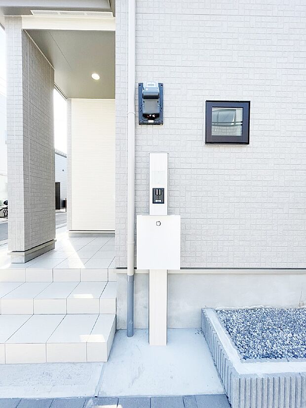 シンプルなデザインのポスト