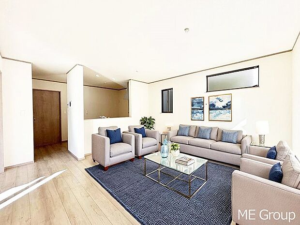 落ち着いた雰囲気のLDKは家族みんなの快適空間※家具はCGです