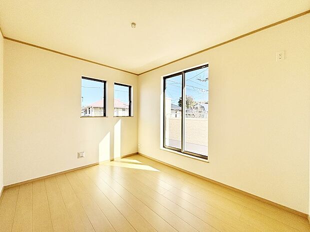 窓からのやさしい光が心地よいプライベートルーム