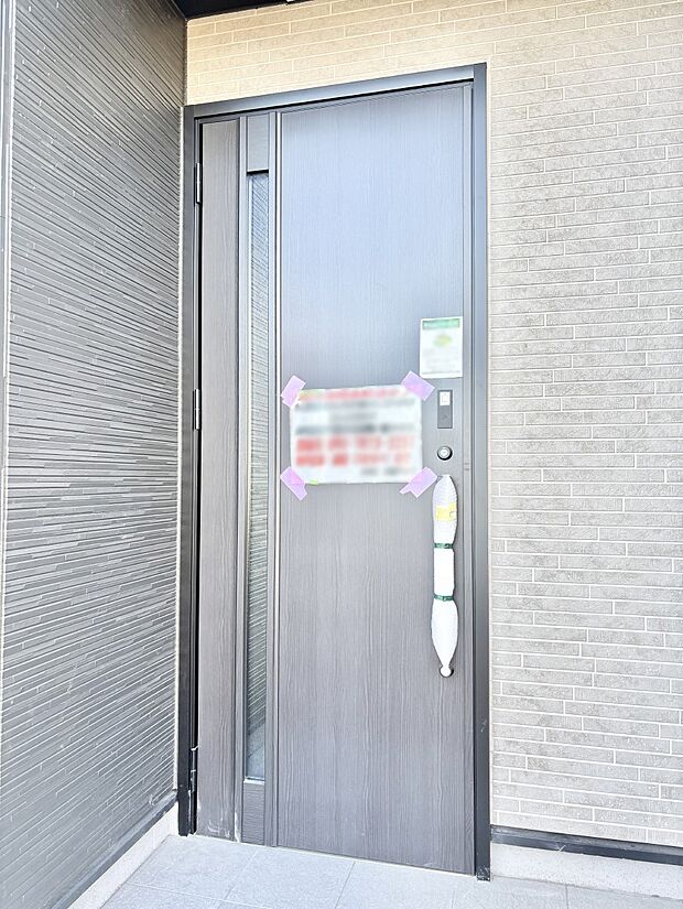 住まいの顔を演出する、玄関ドア。 