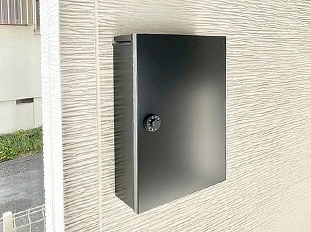 シンプルデザインのポスト。