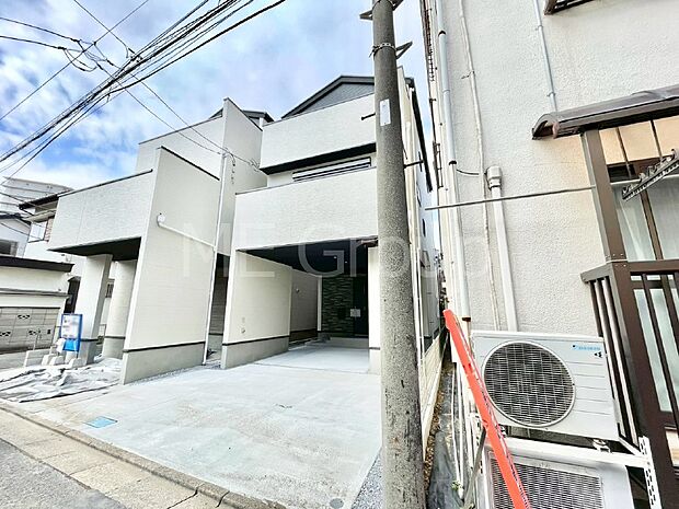 シンプルで落ち着きのある建物は住むかたの個性でオリジナルなものになっていきます。