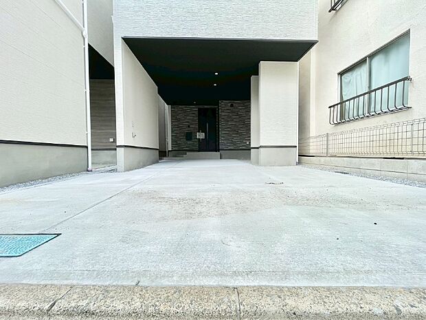 ビルトインタイプは大切なお車を傷や汚れから守ることができます。