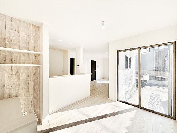 家族団らんの時間も増えそうなくつろぎのリビングダイニング。