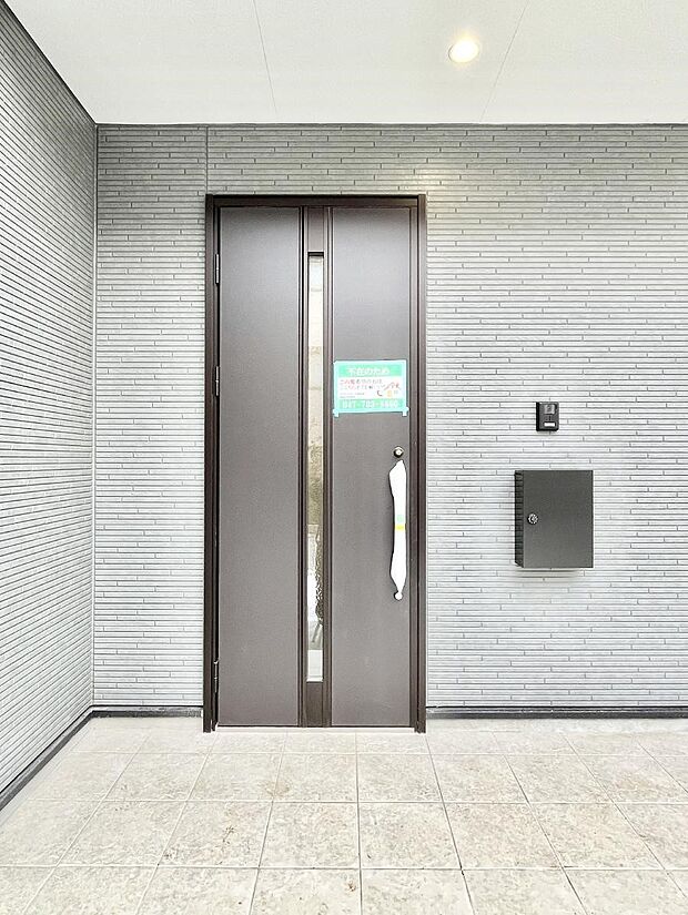 住まいの顔を演出する、玄関ドア。