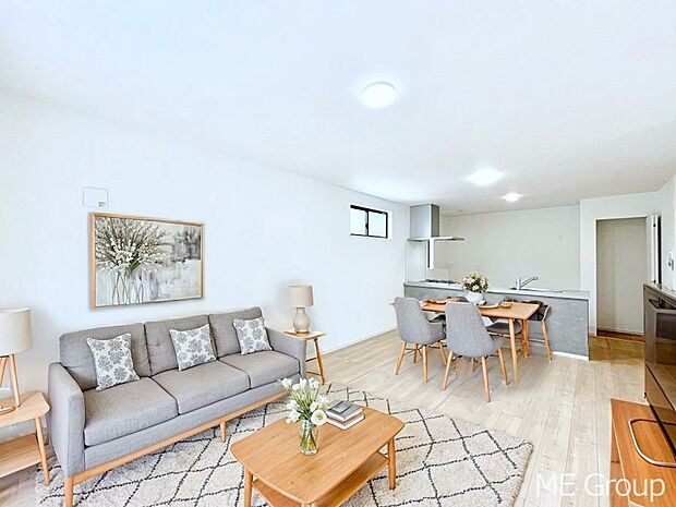 家族の和やかな会話が聞こえてきそう。開放感のあるリビングです。※家具はCGです