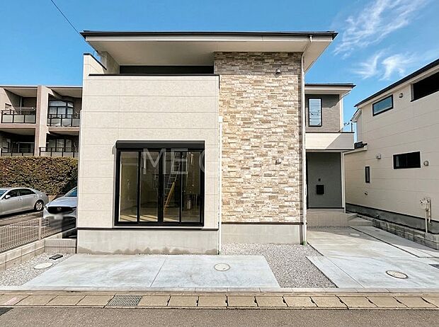 たっぷりの陽光と心地よい風が舞い込む住まい