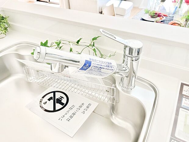 いつでも清潔なおいしいお水を。一つの水栓で水道水と浄水を使い分け。