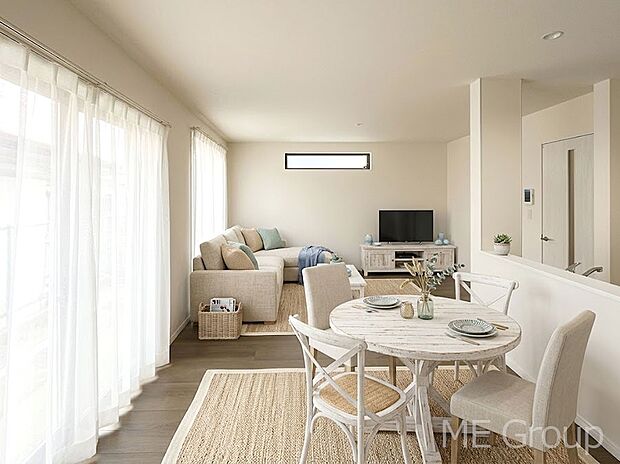 ご家族の賑やかな話し声で包まれる明るいリビング  ※家具はCGです