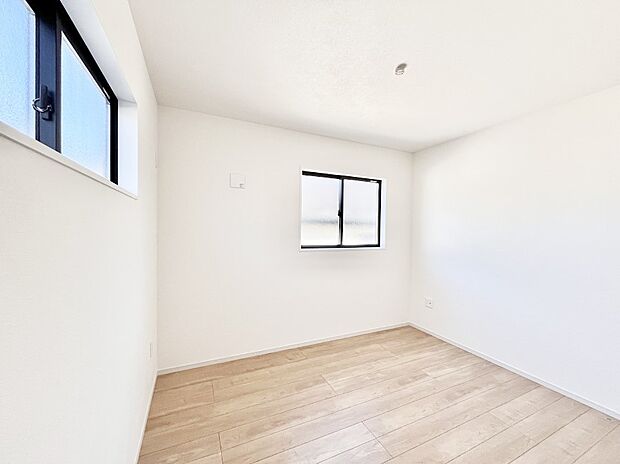 窓からのやさしい光が心地よいプライベートルーム