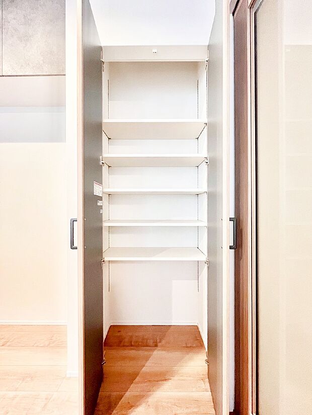 食材のストックはもちろん、日用品の収納など使い方はいろいろ  