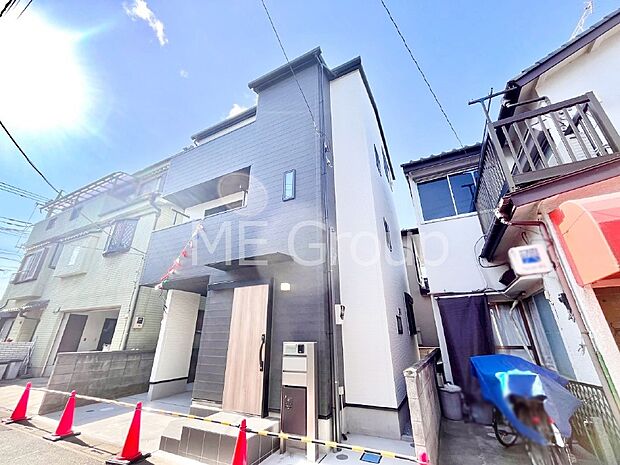 洗練された外観、上質な住空間が広がる室内は永く安心して過ごせる住居です。