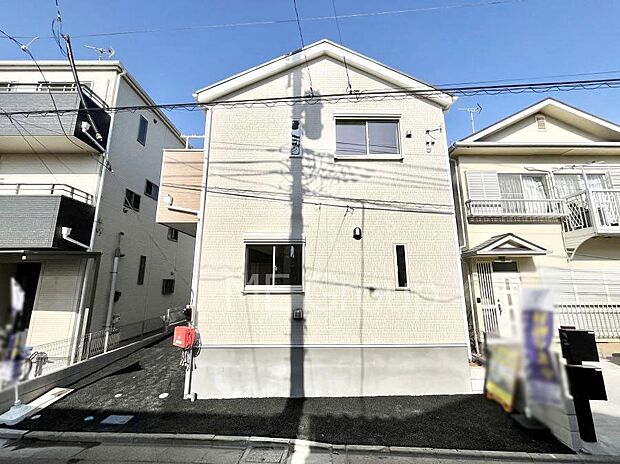 洗練された外観、上質な住空間が広がる室内は永く安心して過ごせる住居です。 