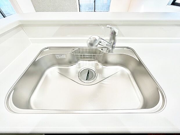 広々としたシンクでお料理やお皿洗いもラクラク快適に！