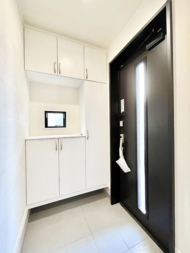 飾り棚を利用して、お越しいただくお客様をおもてなしできます。