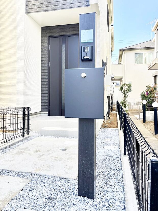 シンプルデザインのポスト。