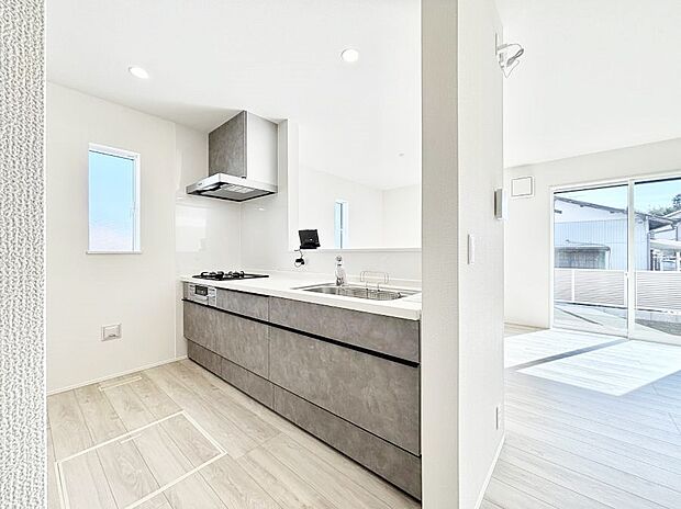 料理をしながらご家族との会話を楽しめる対面カウンターキッチン