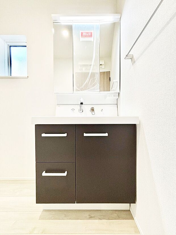 収納力と機能性に優れた洗面化粧台