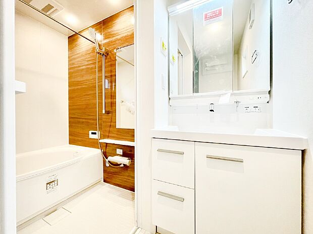 清潔感ある洗面化粧室で朝の身支度も快適