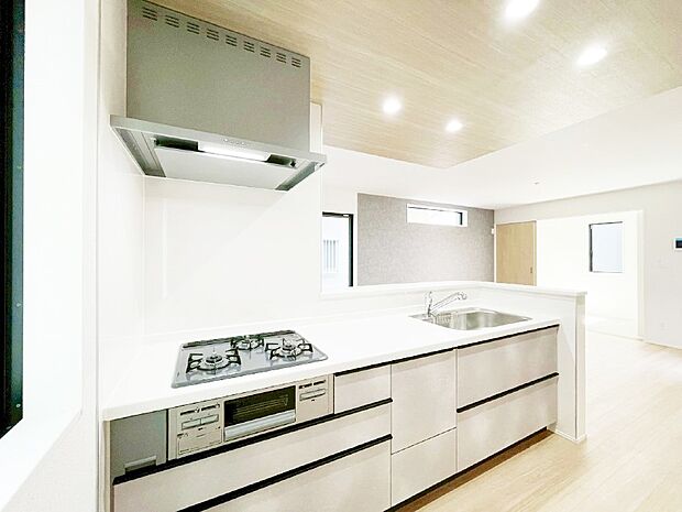 料理をしながらご家族との会話を楽しめる対面カウンターキッチン