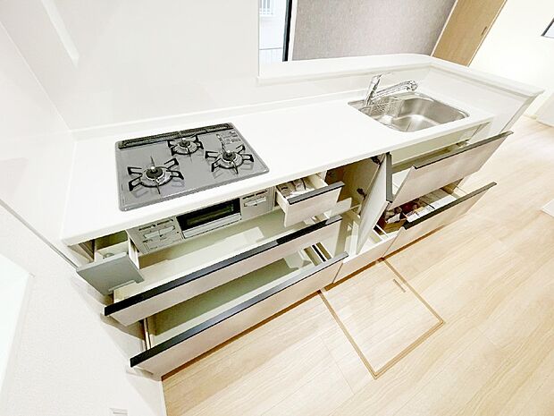 使いやすさを優先したスライド式収納タイプ！