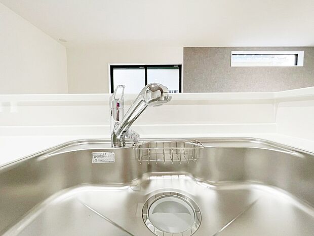 いつでも清潔なおいしいお水を。一つの水栓で水道水と浄水を使い分け。