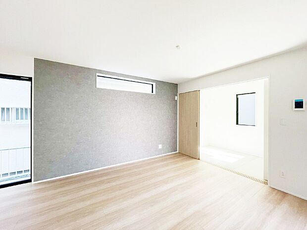 隣接の和室を開放すればさらに広々空間に