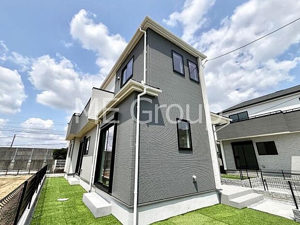 たっぷりの陽光と開放感に包まれる明るい住まい