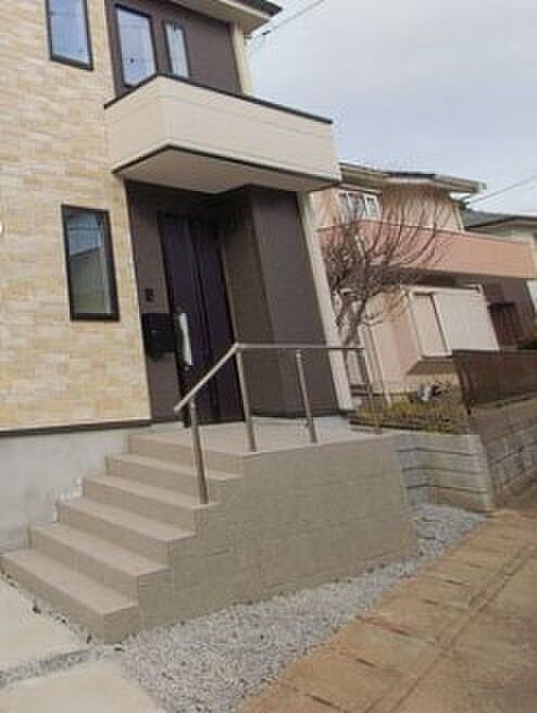 大切な家族、来客を出迎える玄関。