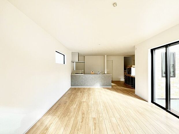 家族団らんの時間も増えそうなくつろぎのリビングダイニング。