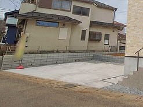 駐車3台可能！急なお客様の駐車に。また、ご家族の自転車スペースとしても大活躍。