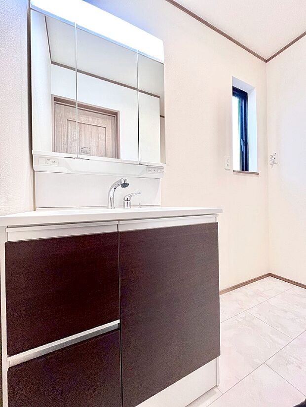 清潔感のある快適空間です。毎日の身支度も気持ち良くお使い頂けます。