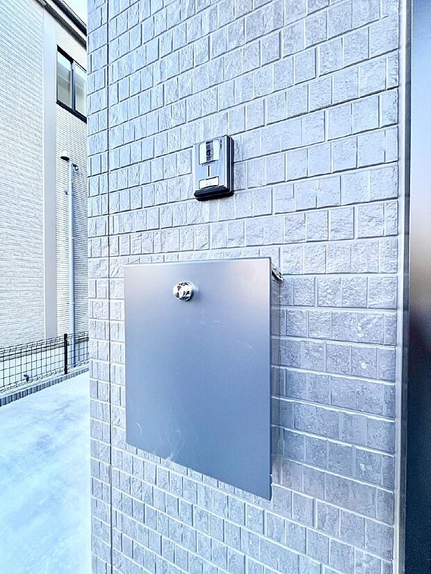 シンプルデザインのポスト。