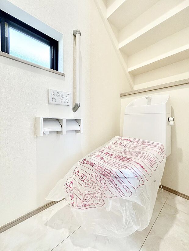 明るく清潔感のあるトイレです。 　