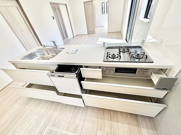 使いやすさを優先したスライド式収納タイプ！