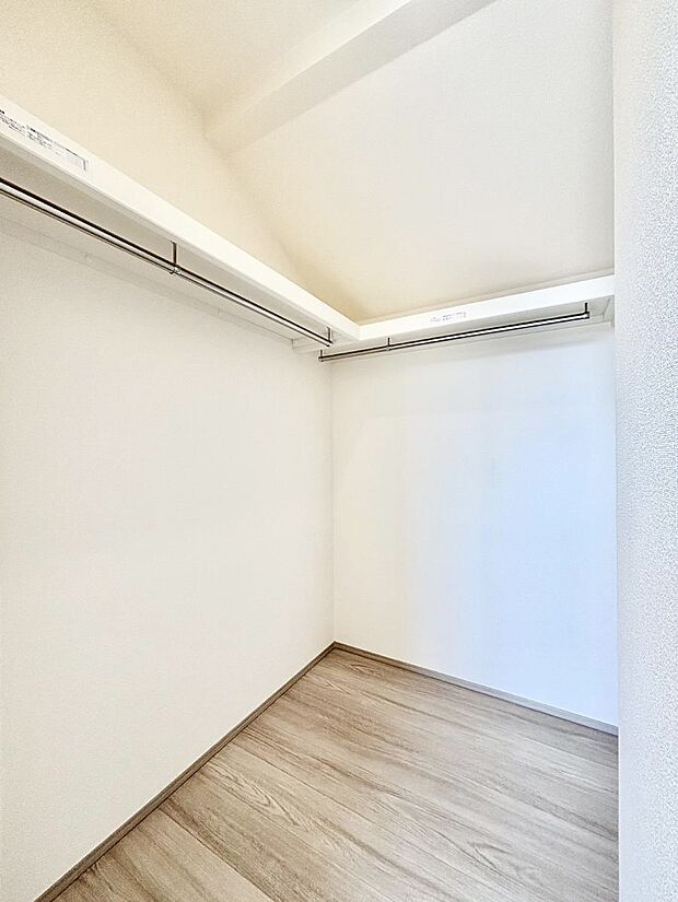 ウォークインクローゼットの活用で生活空間スッキリ　