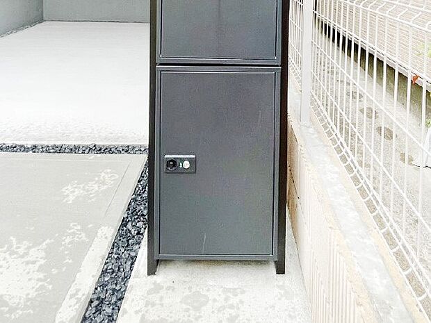荷物の受け取りが多い方も安心!不在時にも荷物が受け取れる宅配BOX付きです。