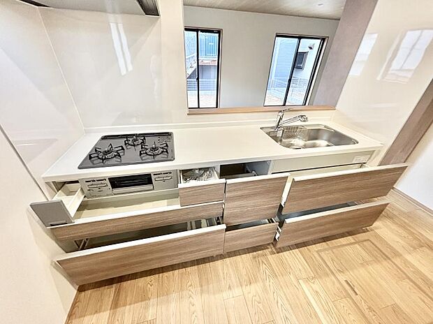 使いやすさを優先したスライド式収納タイプ！