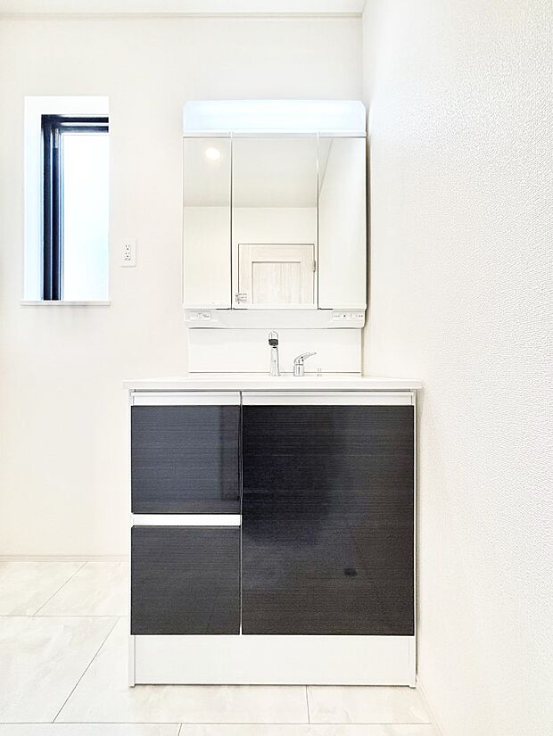 収納力と機能性に優れた洗面化粧台