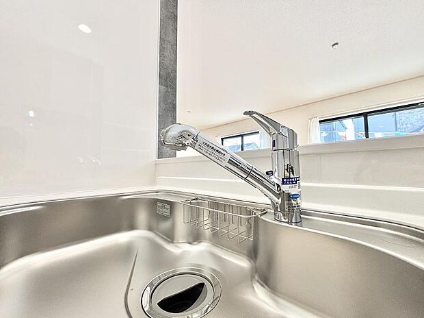 いつでも清潔なおいしいお水を。一つの水栓で水道水と浄水を使い分け。