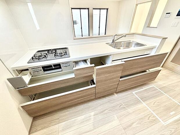 使いやすさを優先したスライド式収納タイプ!