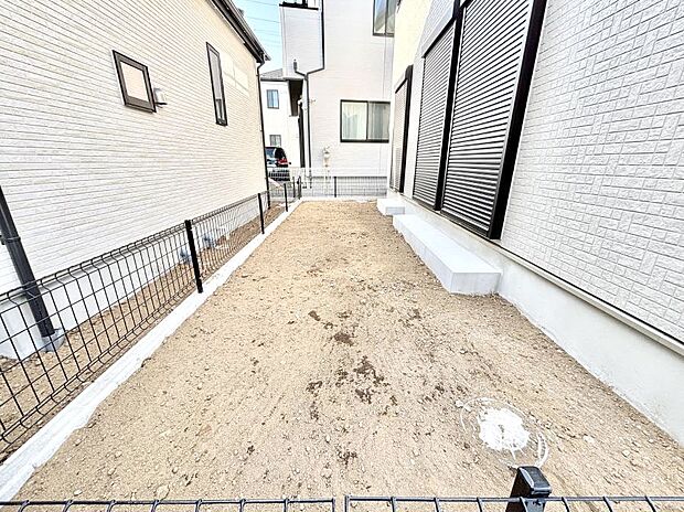 ガーデニングや家庭菜園も楽しめるお庭付き。