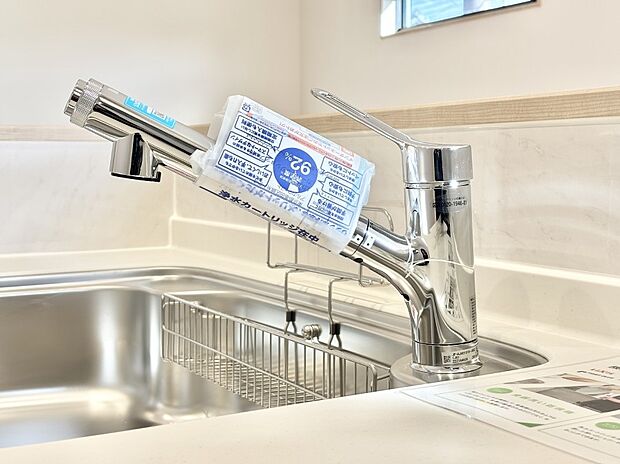 いつでも清潔なおいしいお水を。一つの水栓で水道水と浄水を使い分け。