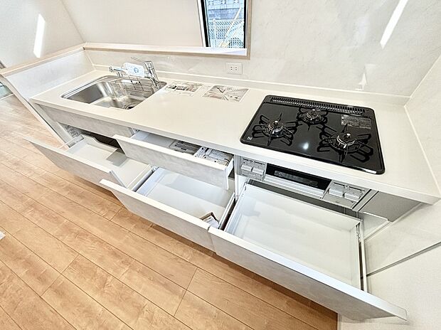 使いやすさを優先したスライド式収納タイプ！