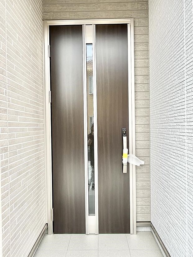 大切な家族、来客を出迎える玄関。