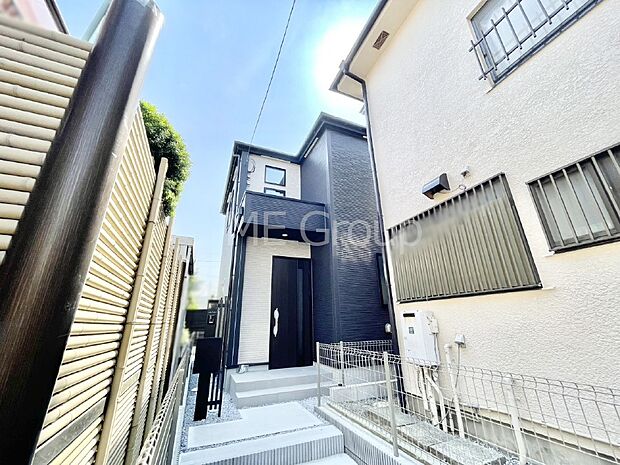 洗練された外観、上質な住空間が広がる室内は永く安心して過ごせる住居です。