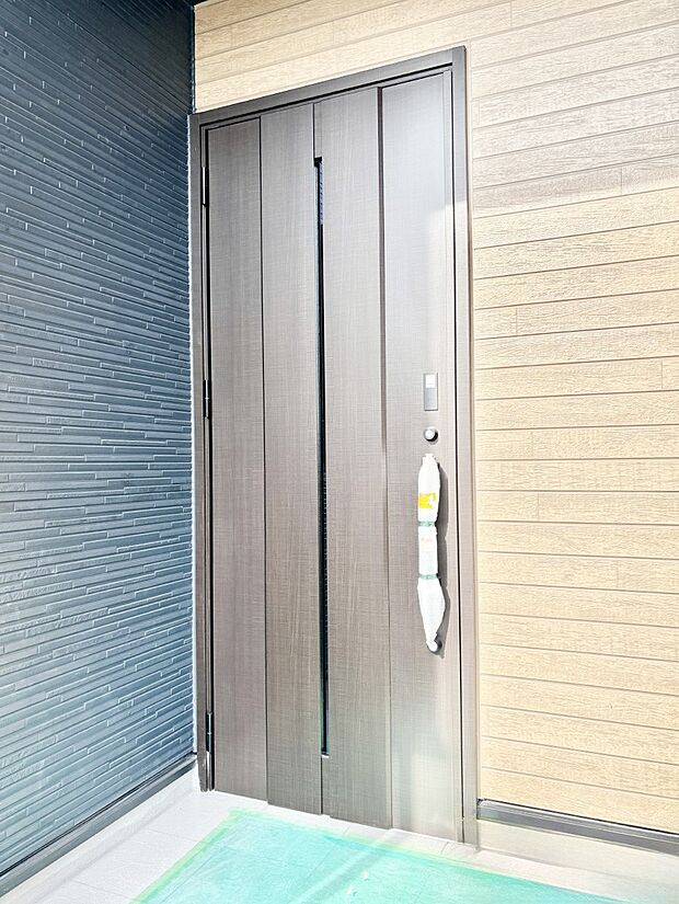 大切な家族、来客を出迎える玄関。