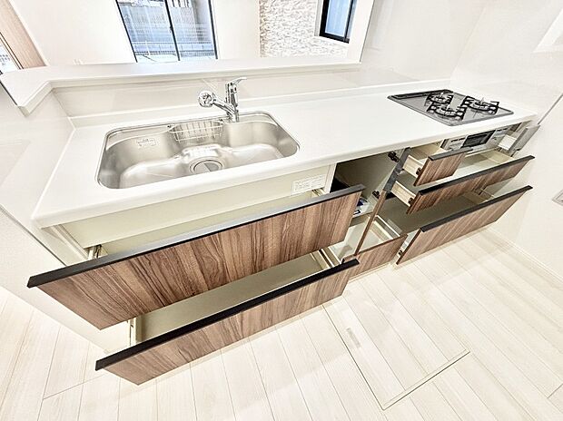 使いやすさを優先したスライド式収納タイプ！