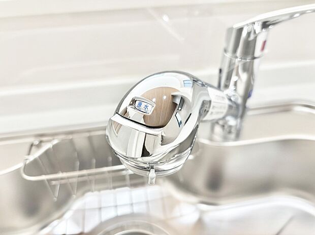 いつでも清潔なおいしいお水を。一つの水栓で水道水と浄水を使い分け。