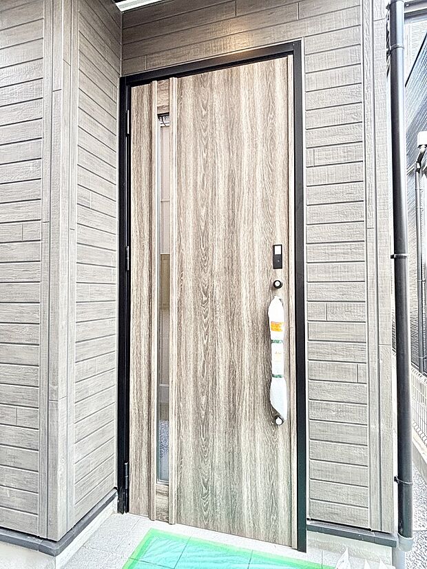 大切な家族、来客を出迎える玄関。